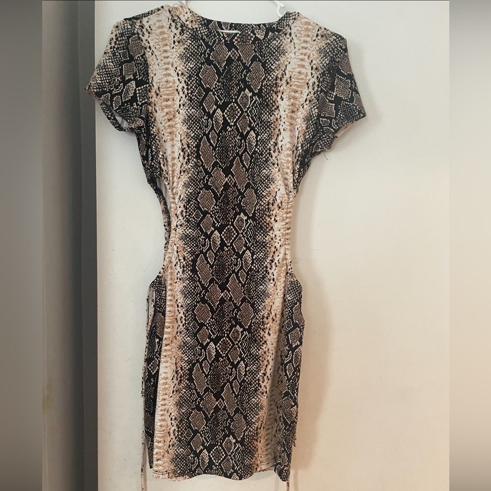 Persaya dress bodycon snake print with side cutout